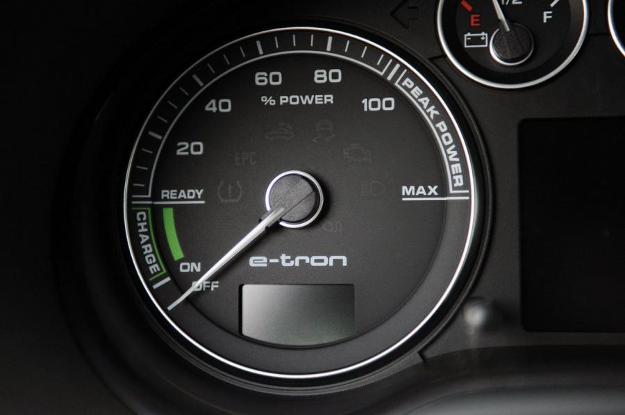 Панель приборов Audi A3 Sportback e-tron (8V) 2012 года  (NA) (фото 11 из 28)